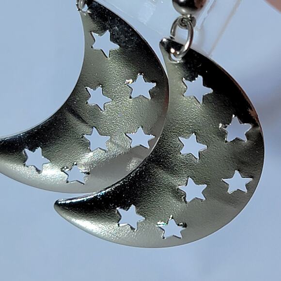 Silver-Tone Moon and Star Earrings – Stylish Celestial Design for Every Look - Picture 9 of 10